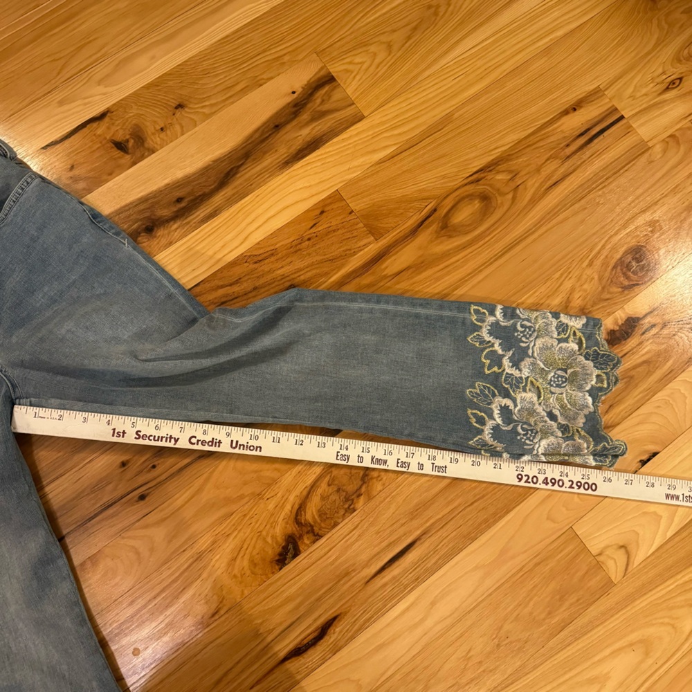 Anthropologie Light Wash Embroidered Cropped Jeans - Picture 10 of 10
